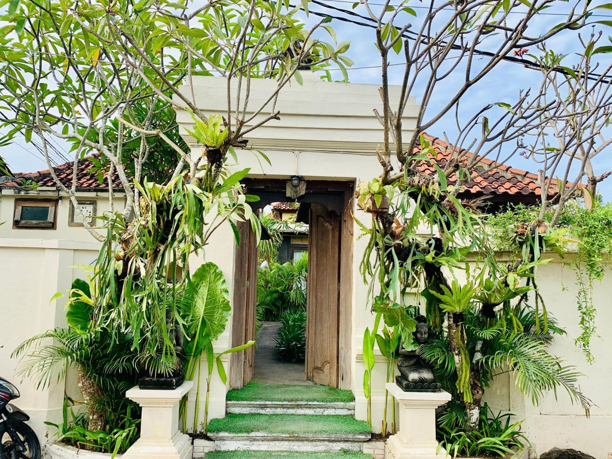 Pondok Baruna Garden Nusa Lembongan  Exterior photo