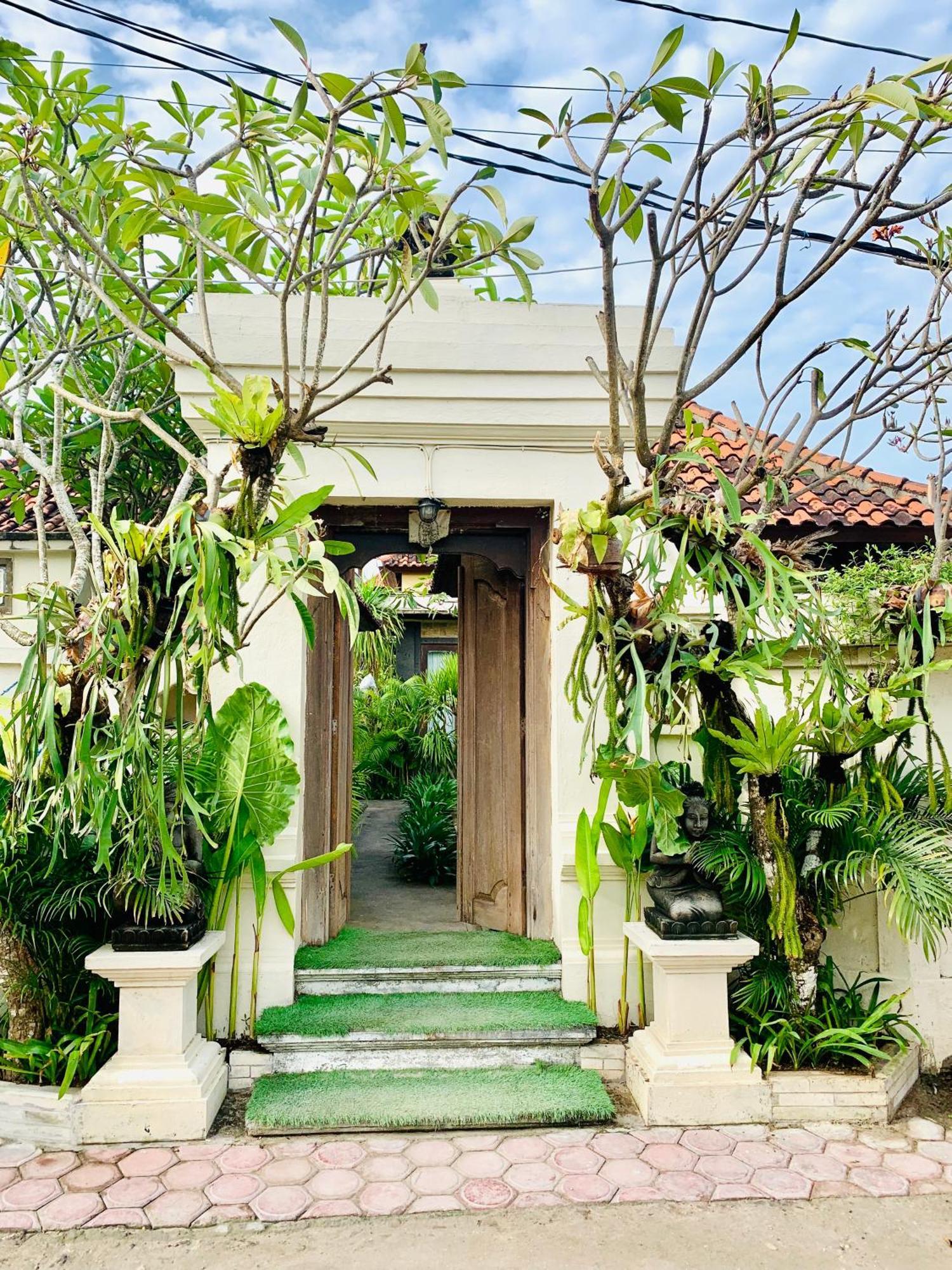 Pondok Baruna Garden Nusa Lembongan  Exterior photo